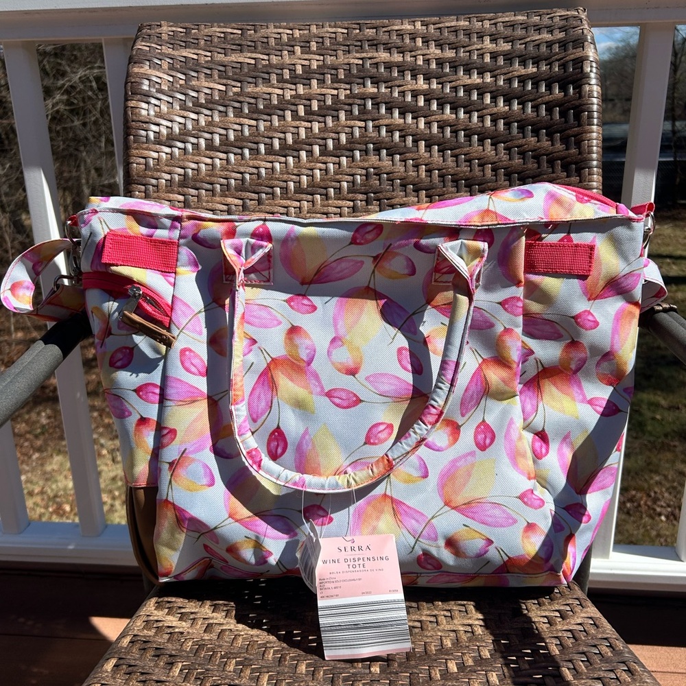 NWT Serra Wine Dispensing Thermal Tote